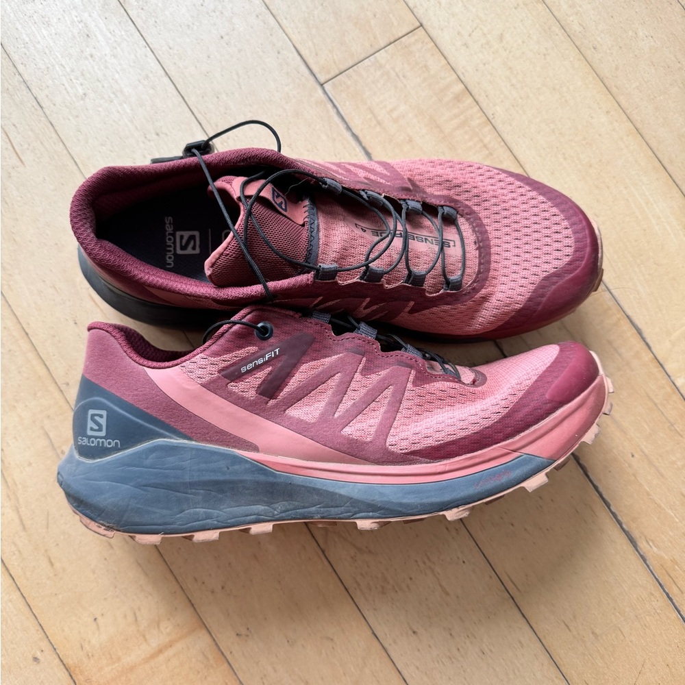 Salomon sensiFit sneakers contagious adjustable lace up cord. Ortholite